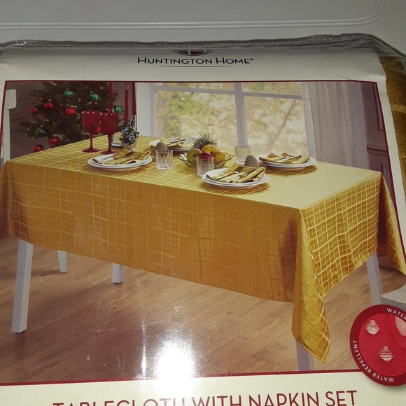 Huntington Home 60 x 104 Oblong Tablecloth & Napkin Set Premium Jacquard Weave - Picture 6 of 6